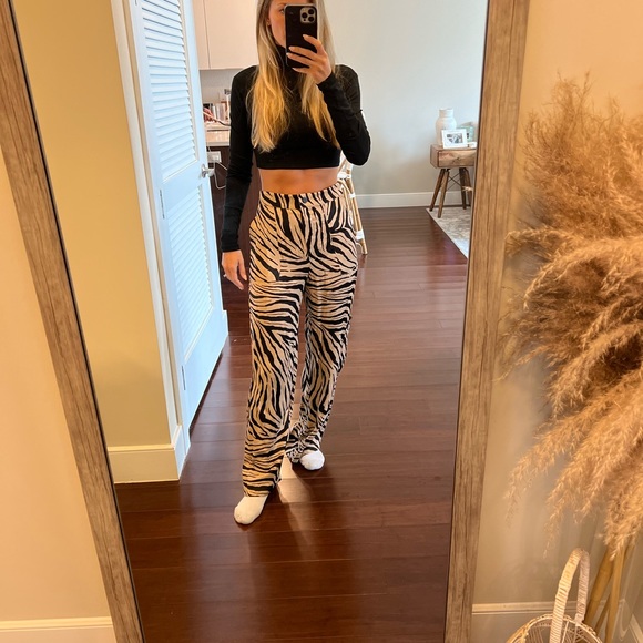 Fluid Animal Print Pants - Picture 5 of 8